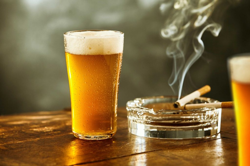 تأثیر سیگار و الکل بر زخم معده